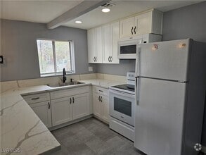 Building Photo - 1037 June Ave
