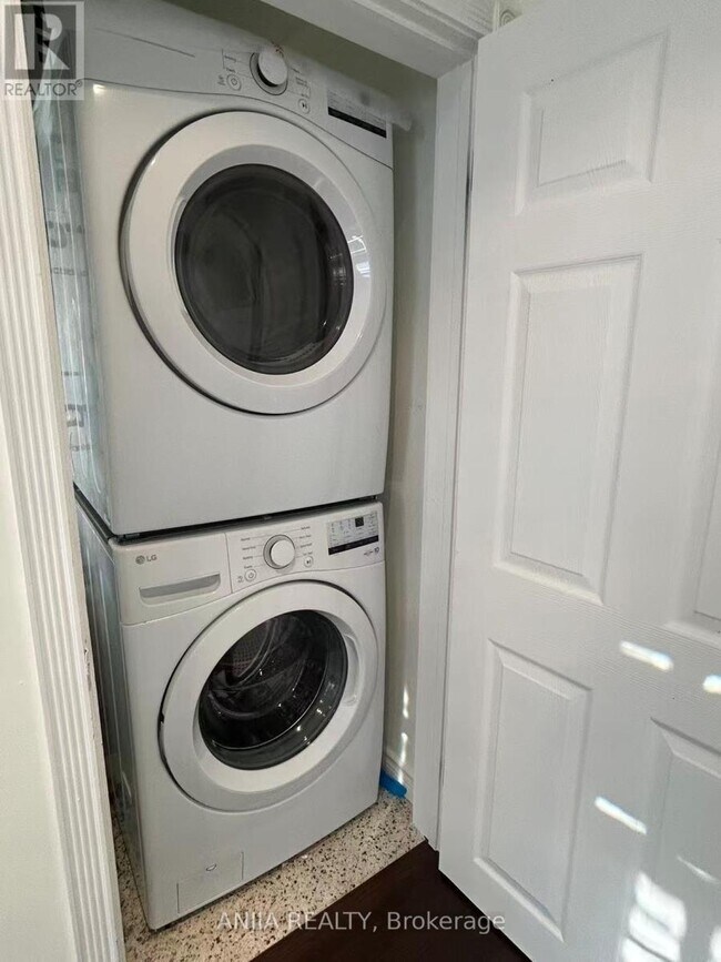 Building Photo - 500 Huntingwood Dr