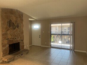Building Photo - 17331 Red Oak Dr