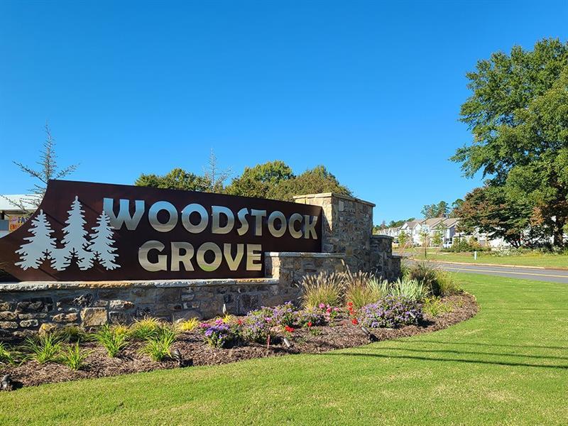 Primary Photo - 721 Woodstock Grove Dr