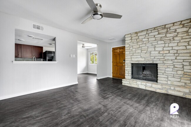 Building Photo - 1430 Redbud Trail