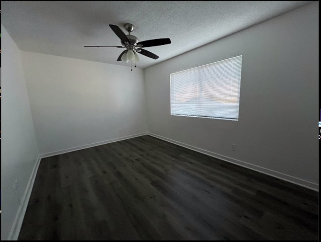 Building Photo - 1348 W 92nd St