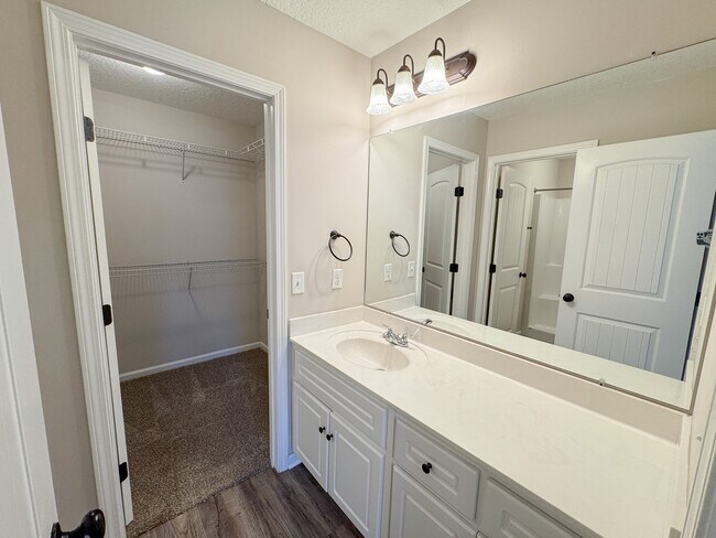 Foto del edificio - 519 Deerchase Ct