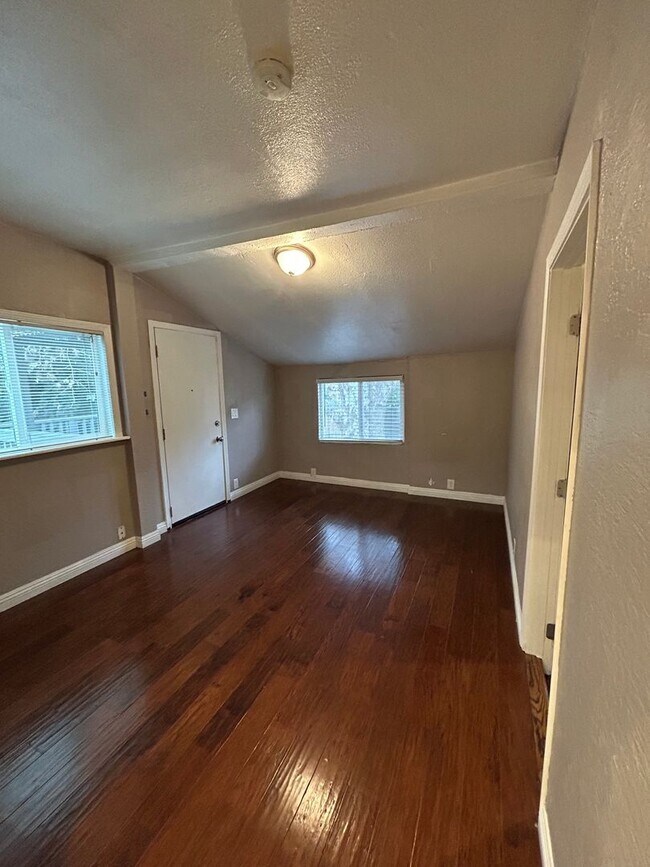 Building Photo - 4TH (426)