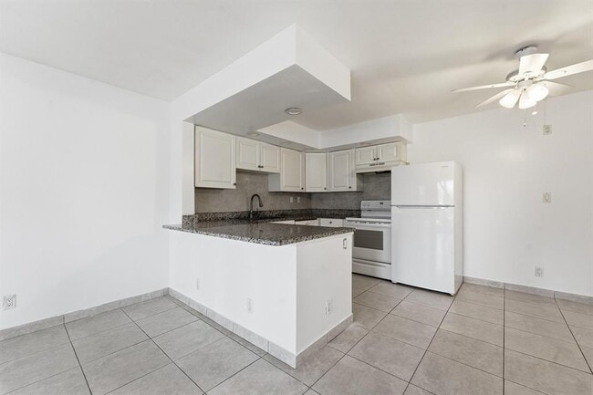 Foto del edificio - 2671 Riverside Dr