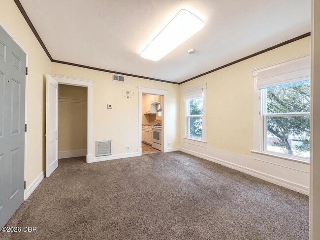 Building Photo - 431 N Grandview Ave