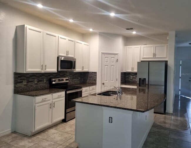 Building Photo - 10829 Wyne Tree Ct