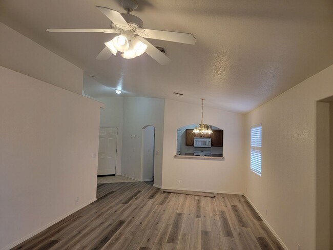 Building Photo - Newly Remodeled 3 Bedroom Home in Bullhead...
