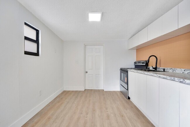 Foto del edificio - 2428 NW 28th St