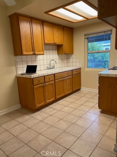 Foto del edificio - 1314 1/2 West Valencia Dr-