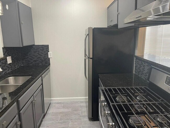 Foto del edificio - 2213 Lanier Dr
