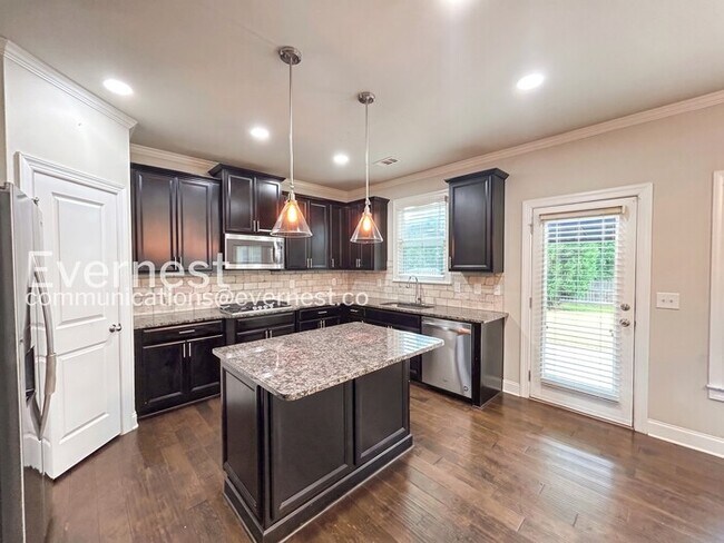 Foto del edificio - 5-Bed/3-Bath/ Pet Friendly/ Available Now!