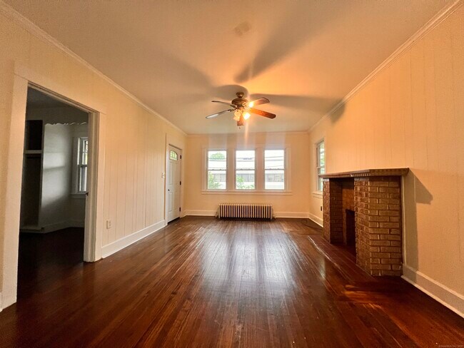 Building Photo - 39 Ferris Ave