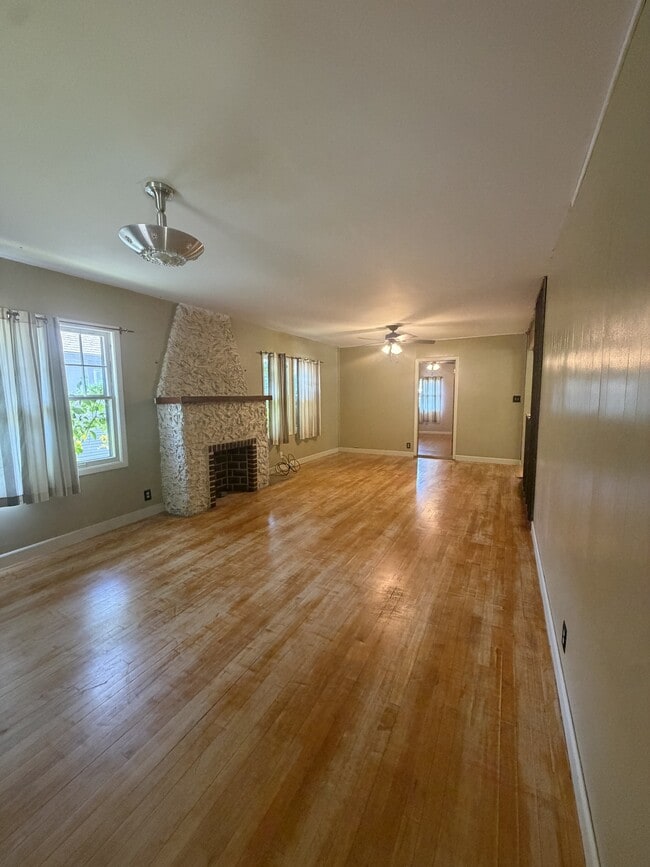 Building Photo - 212 Alderson Ave