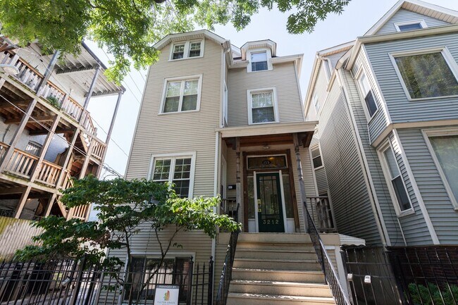 Building Photo - 3212 N Kenmore Ave