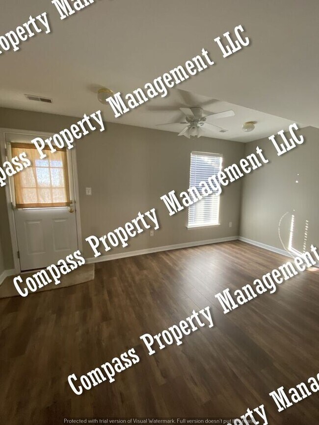 Foto del edificio - $1895 - 3 Bed, 2.5 Bath Single Family Town...