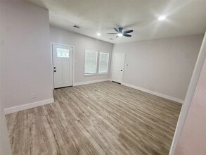 Building Photo - 9508 Quaker Ct