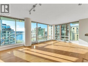 Building Photo - 1500 Hornby St