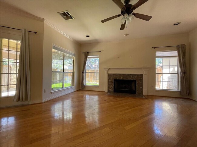 Building Photo - 5506 Courtyard Dr