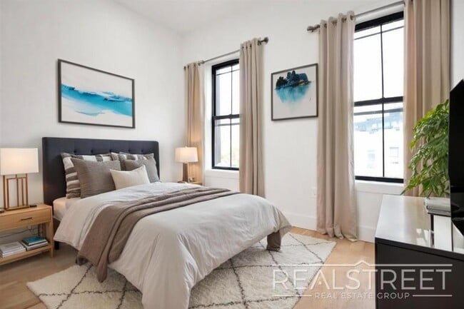 Building Photo - Stunning NEW 4 BED Floor Thru in Bushwick Townhouse