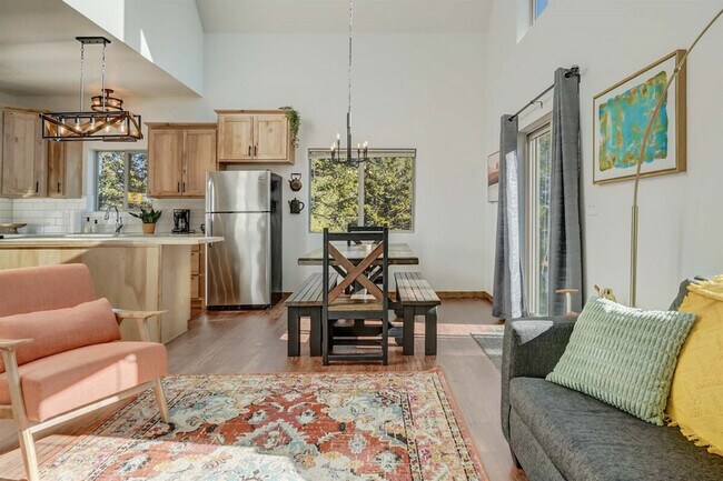 Foto del edificio - 123 Pinecrest Rd