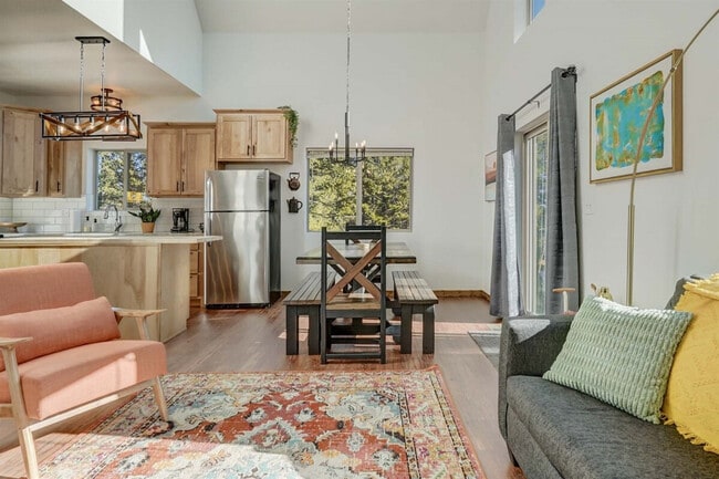 Building Photo - 123 Pinecrest Rd