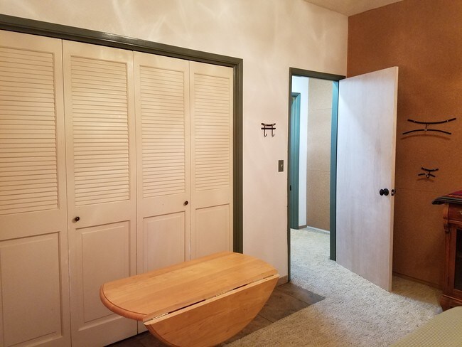 Kitchenette Hidden Away - 308 Trout Lake