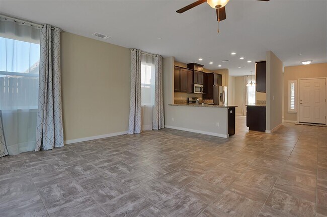 Foto del edificio - 2061 River Wood Dr