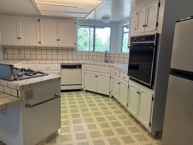 Building Photo - 51729 S Ponderosa Way