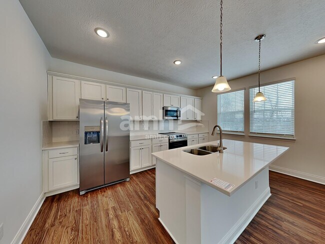 Building Photo - 886 Castor Dr