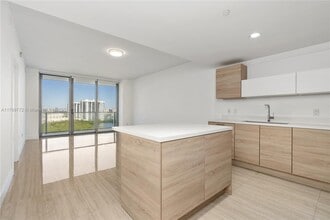 Building Photo - 16385 Biscayne Blvd