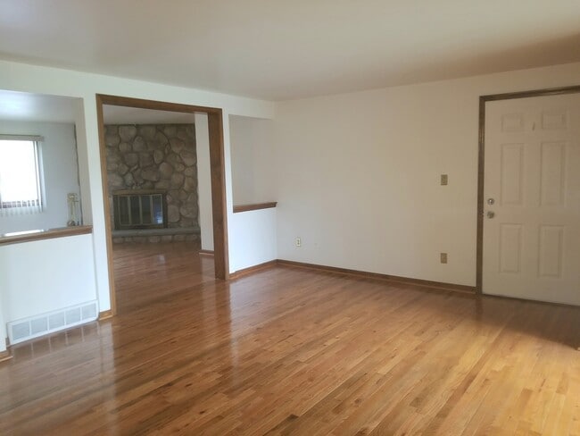 Building Photo - 6878 Nickis Ln