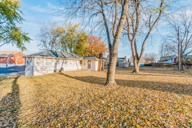 Building Photo - 3909 S Berry Ln