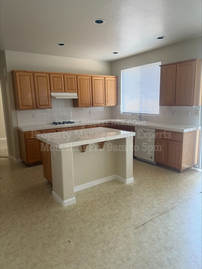 Building Photo - 6565 Brook Hollow Cir