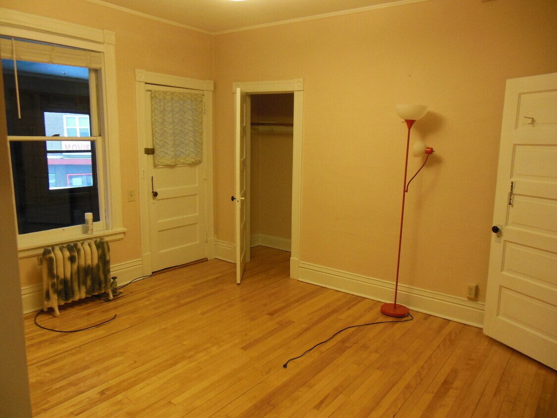 Primary Photo - 2926 Atwood Ave