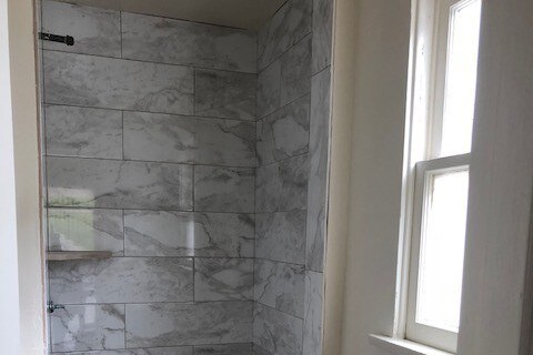 Ducha - 916 N Screenland Dr