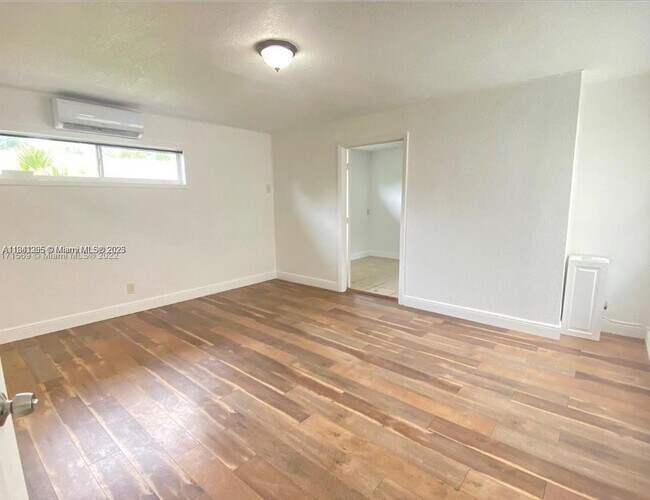Foto del edificio - 1025 NW 7th Ave