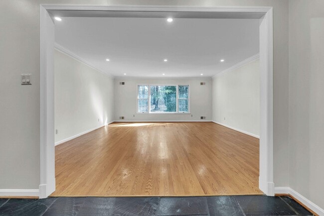 Foto del edificio - 8616 Chateau Dr