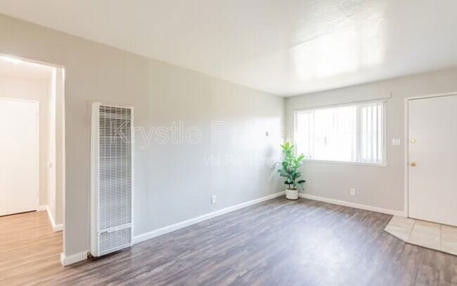 Foto del edificio - 2044 Red Robin Ln