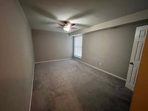 Building Photo - 3304 Woodburn Village Dr Building Photo - 3304 Woodburn Village Dr