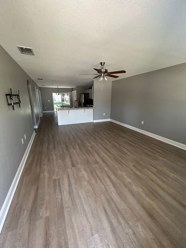 Foto del edificio - Ready for immediate occupancy!