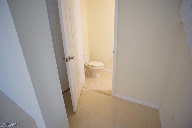 Foto del edificio - 9774 Roundstone Cir