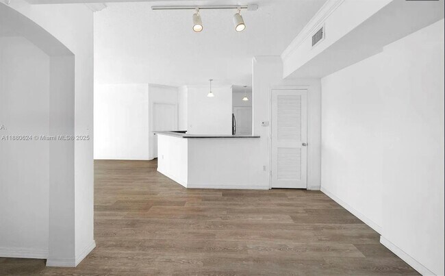 Building Photo - 9172 Collins Ave