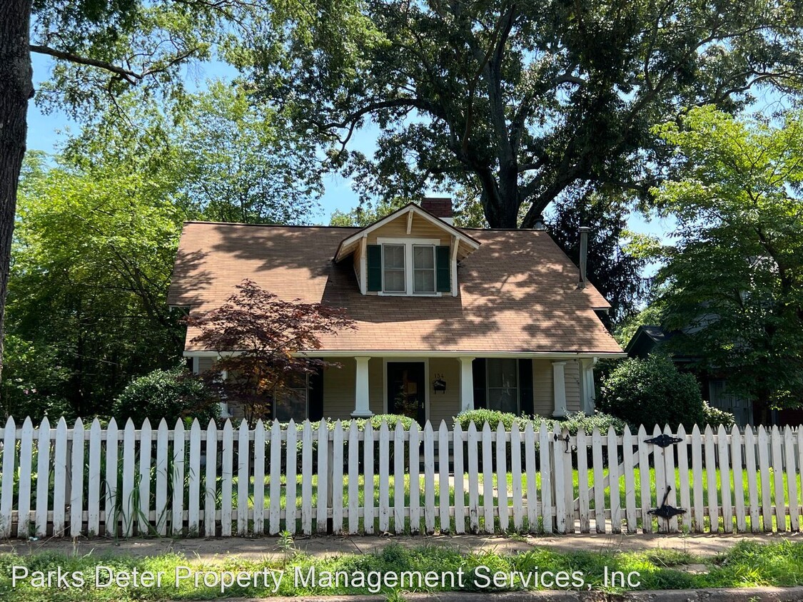 Primary Photo - 4 br, 2 bath House - 134 Park Street