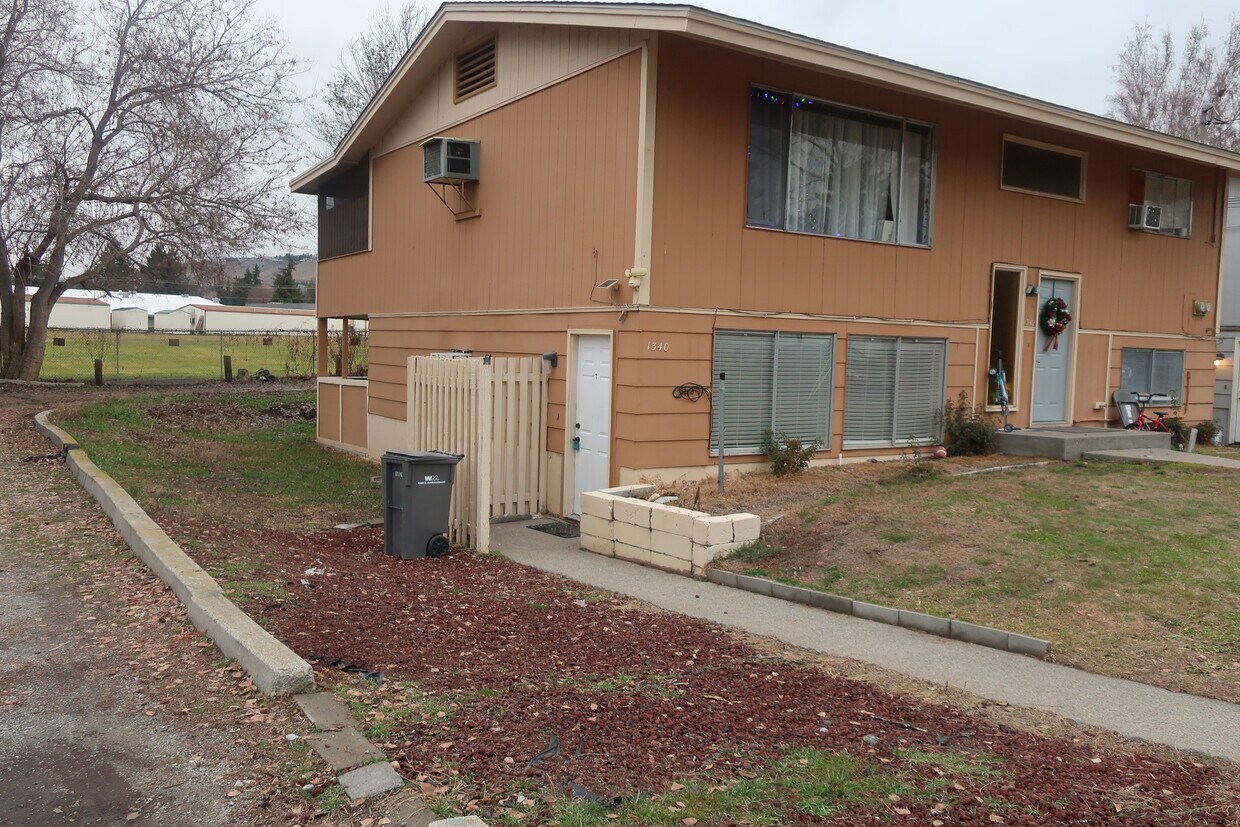 1340 Clements Cir, East Wenatchee, WA 98802 Townhome Rentals in East