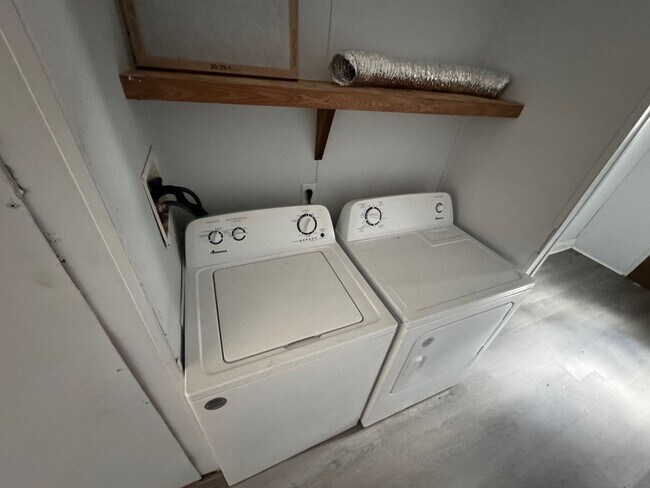 Foto del edificio - 328 Pine Tree Dr