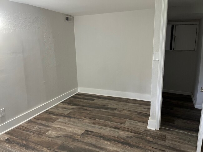 Foto del edificio - 635 N Moore Rd