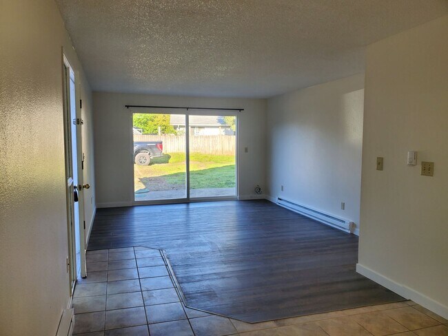 Building Photo - 3 Bedroom Duplex in Olympia