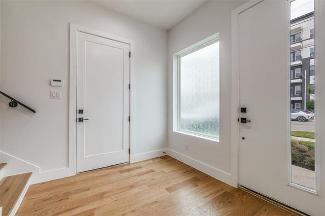 Foto del edificio - 2714 N Carroll Ave