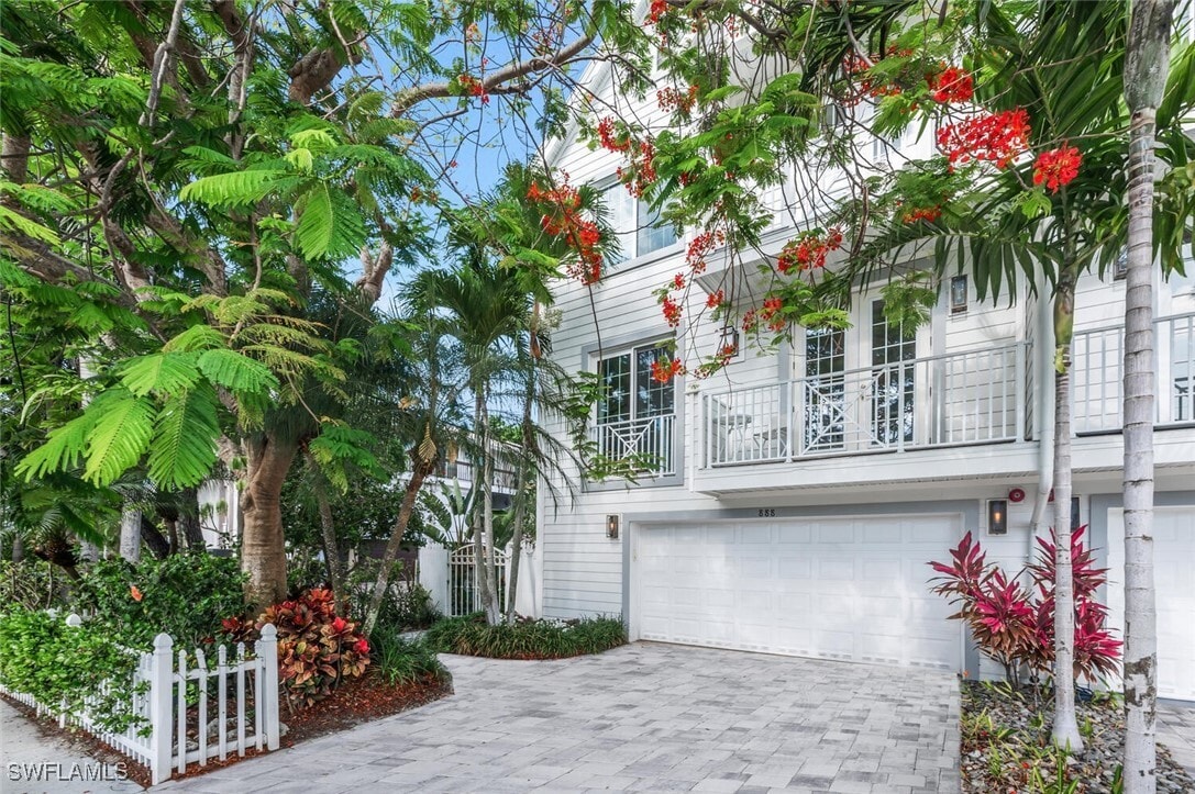 Foto principal - 888 10th St S